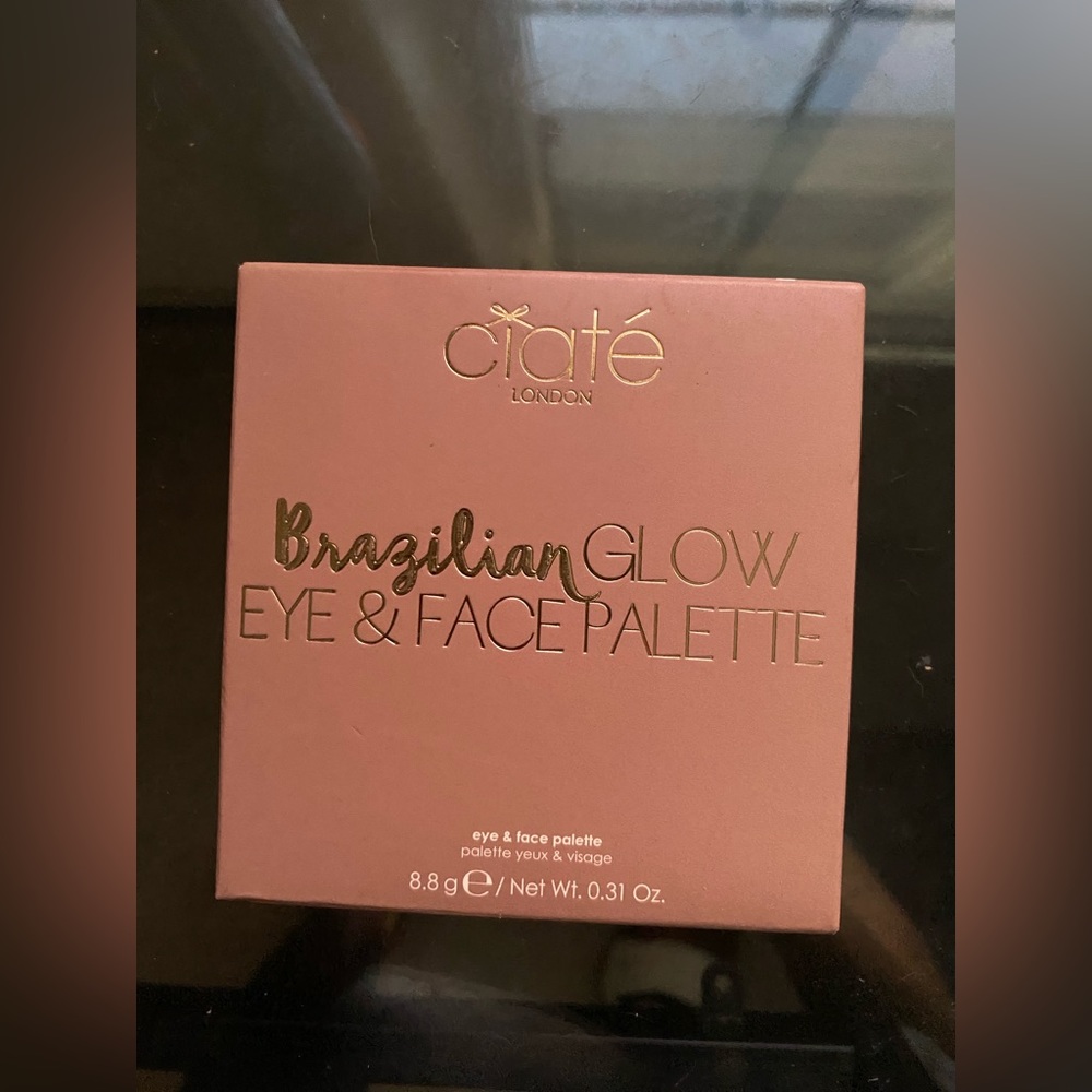 Brazilian Glow Eye & Face Palette
Eye and Face palette